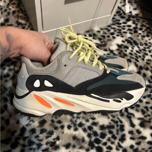 Yeezy wave runners 700